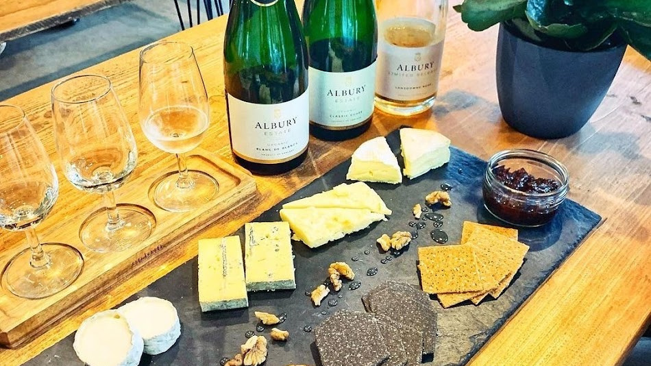 Sparkling wine & cheese tasting